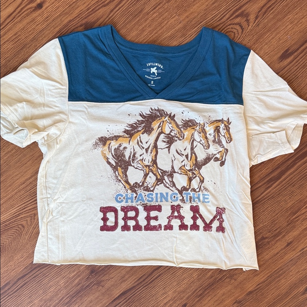 Idyllwind Horse Chasing the Dream Tee - Cream and Blue